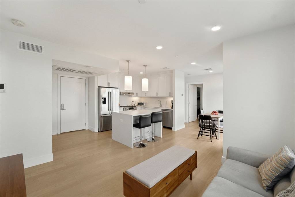 Boston, MA 02128,301 Border Street #410