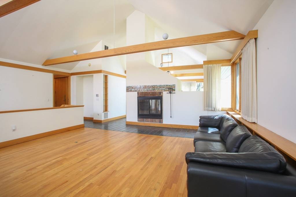 28 Brigham Lane Amherst, MA 01002