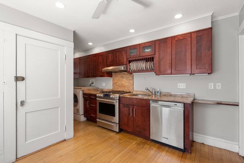 Brookline, MA 02445,9 Searle Ave