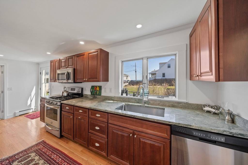 Hull, MA 02045,3 W St