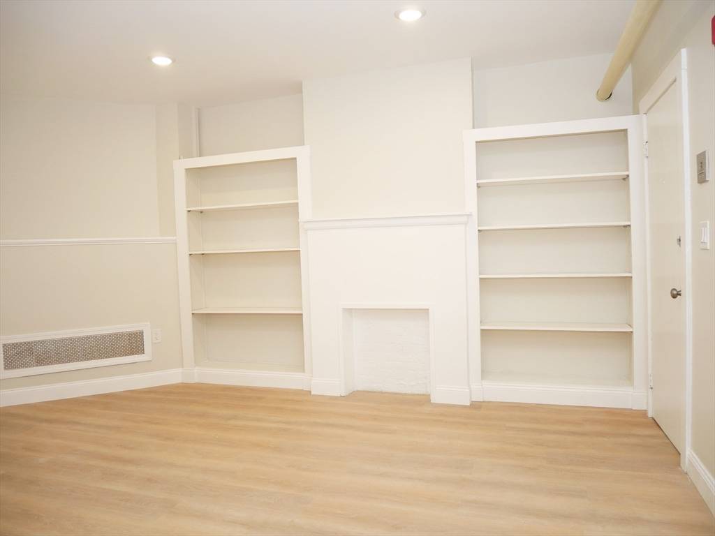 Brookline, MA 02446,10 Beals St #B3
