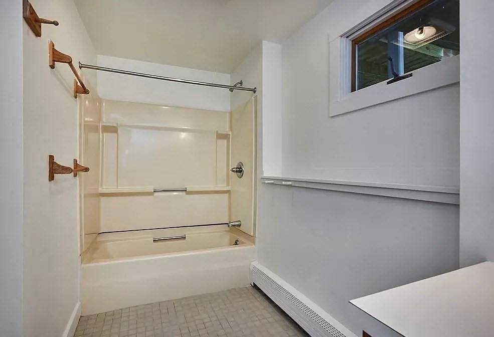 Shutesbury, MA 01072,483 Montague Rd #1