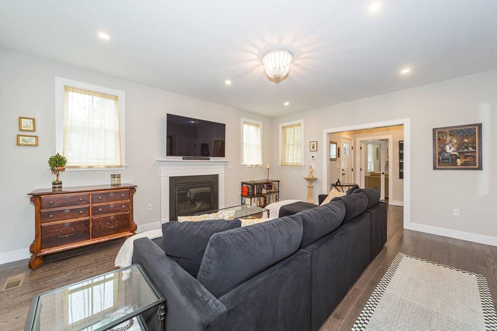 Milton, MA 02186,54 Wolcott Woods Ln #54