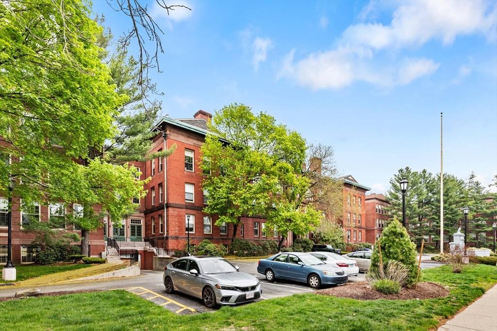 Medford, MA 02155,54 Forest St #117