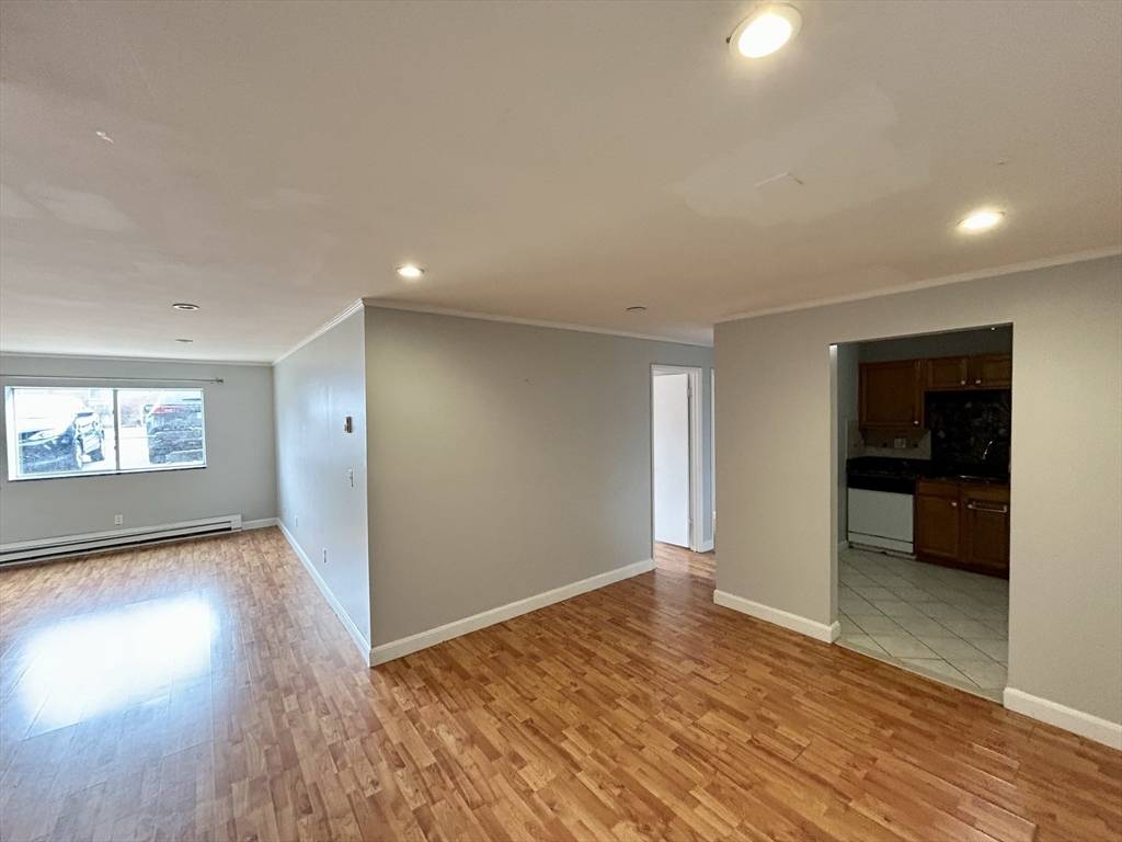 Framingham, MA 01702,9 Weld St #14