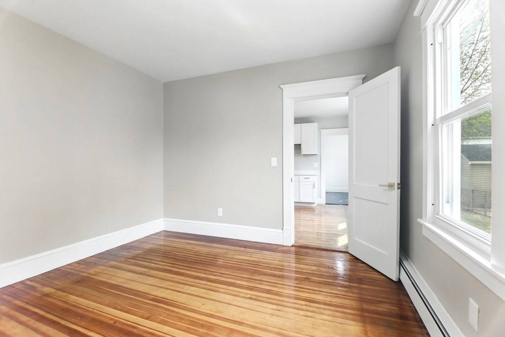 85 Charles St Chicopee, MA 01020