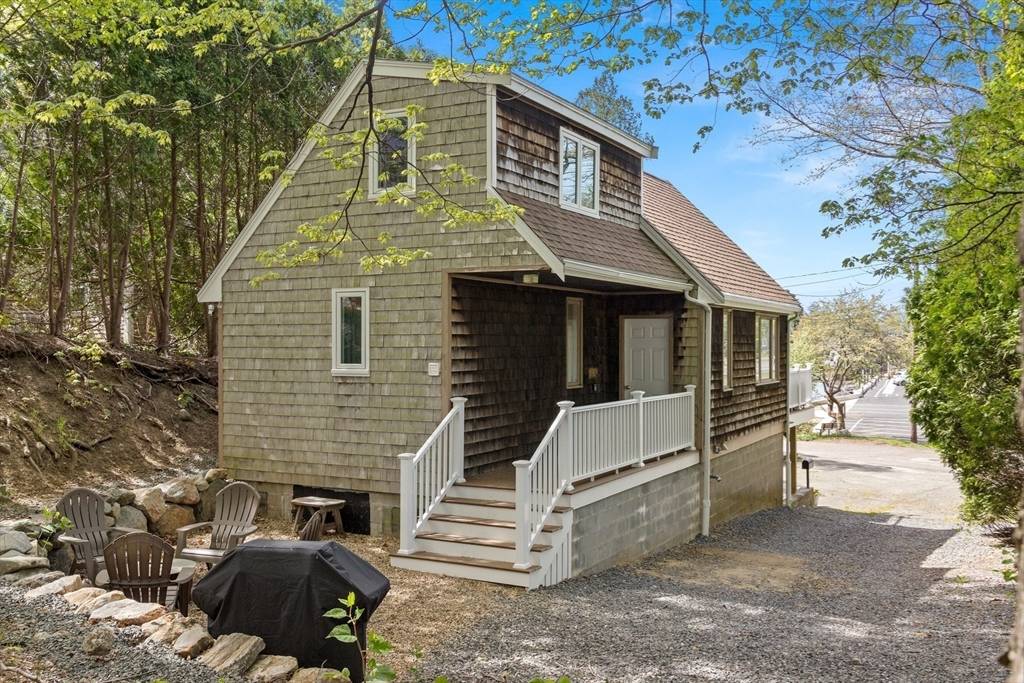 Ipswich, MA 01938,4 Agawam Avenue