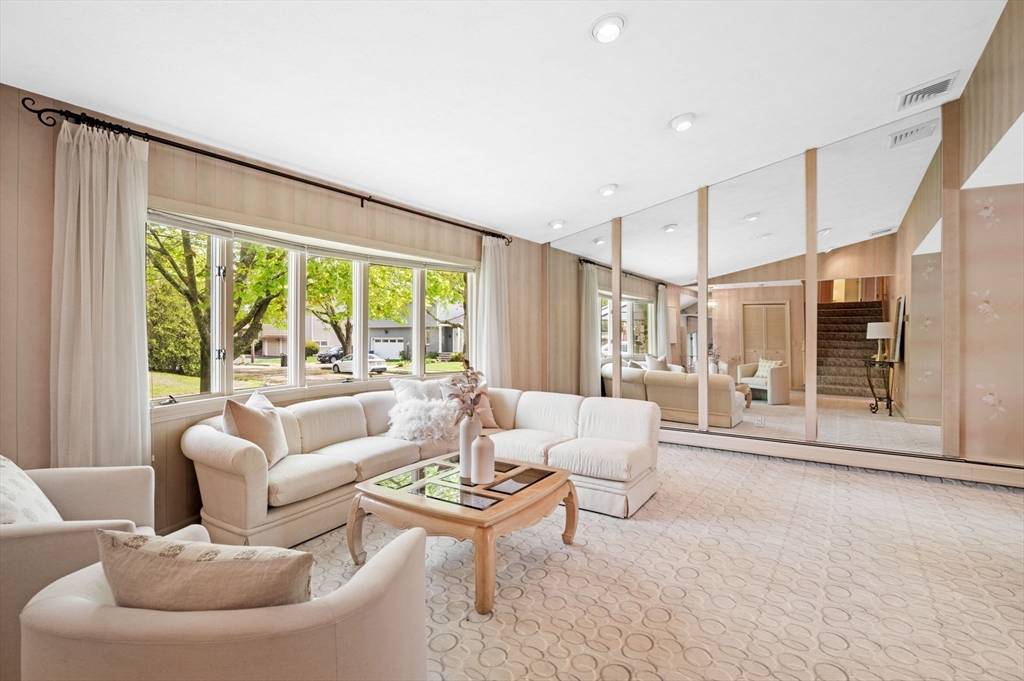 2 Victoria Lane Marblehead, MA 01945