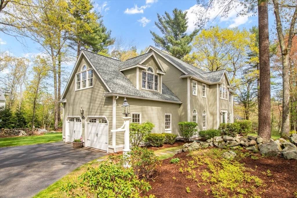 Walpole, MA 02081,4 Courtney Rd