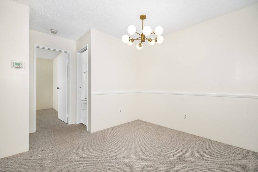 Natick, MA 01760,6 Village Green Lane #17