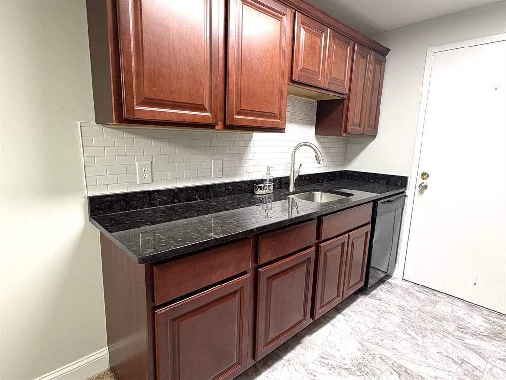 Natick, MA 01760,23 Village Rock Lane #24