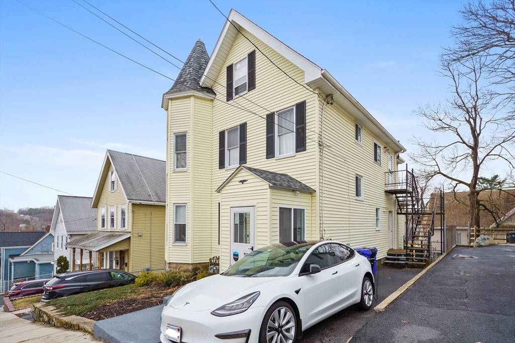 Malden, MA 02148,18 Horace St