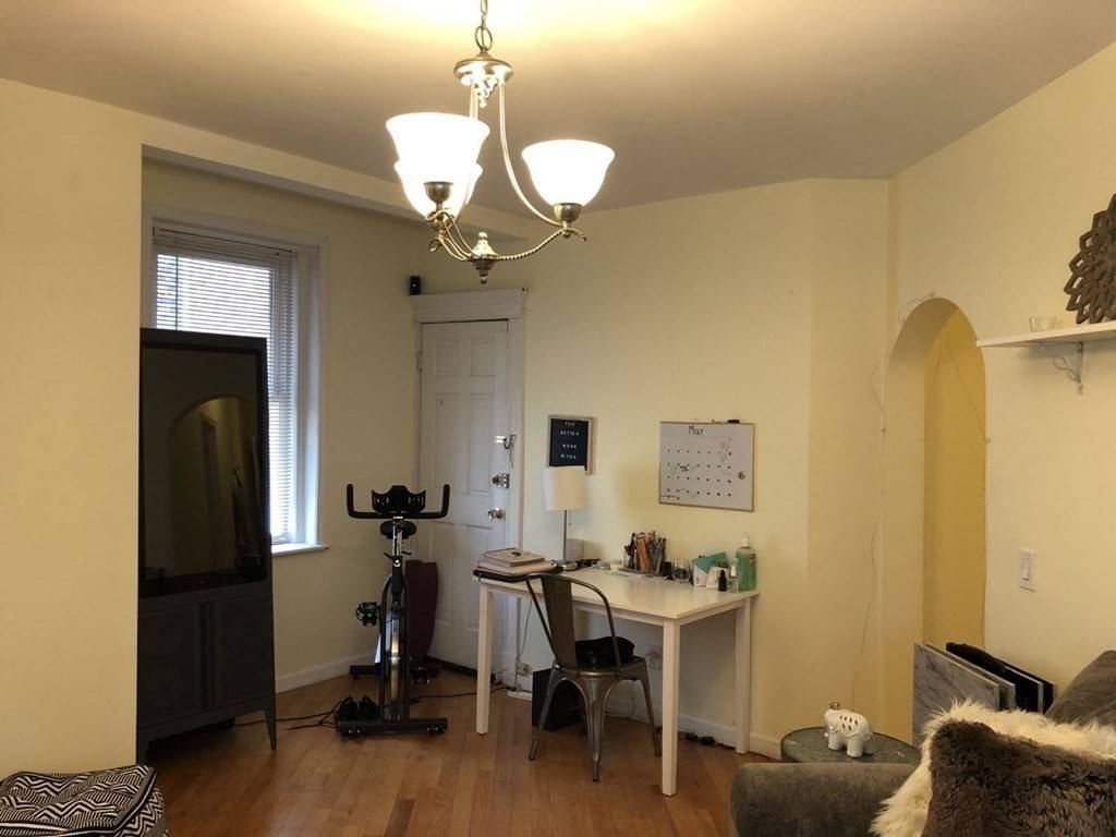 Boston, MA 02135,5 Braemore Rd #9