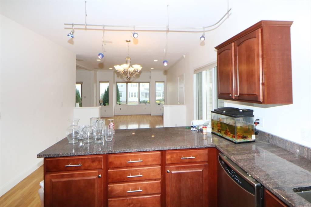 Winthrop, MA 02152,141 Grovers Ave #141