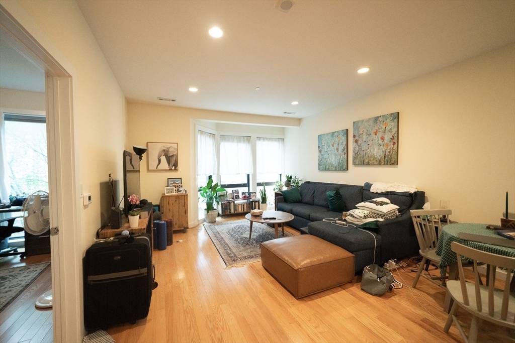 Boston, MA 02215,9 Miner St #310