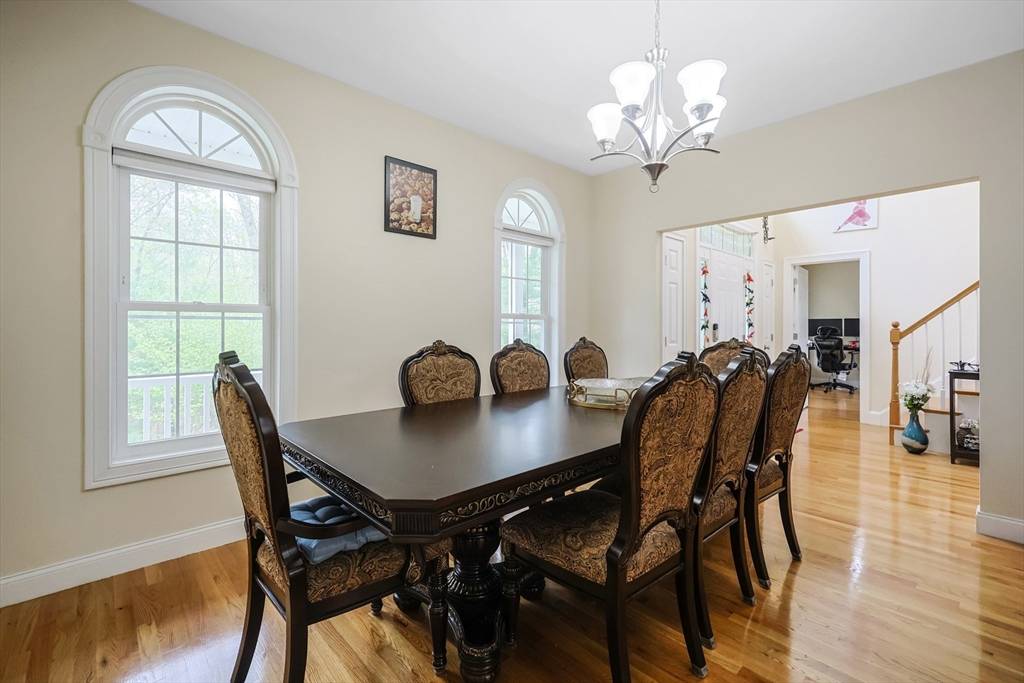 Holliston, MA 01746,662 Concord St