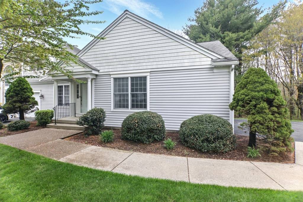 East Longmeadow, MA 01028,102 Pinehurst Drive #102