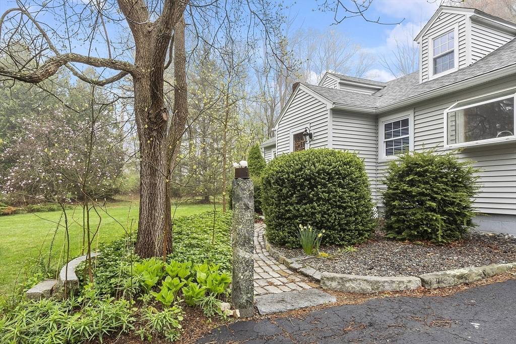 Petersham, MA 01366,42 New Salem Rd