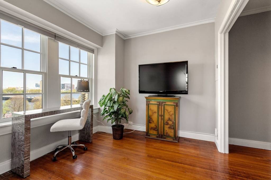 Boston, MA 02215,534 Beacon St #707