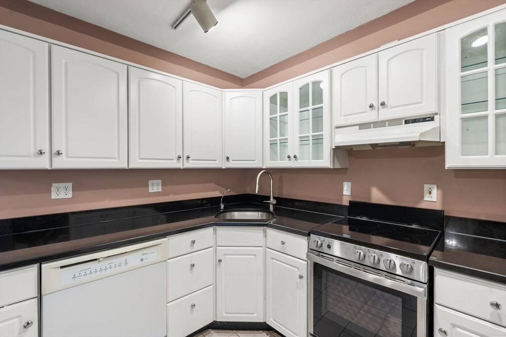 Newton, MA 02467,10 Hammond Pond Parkway #305