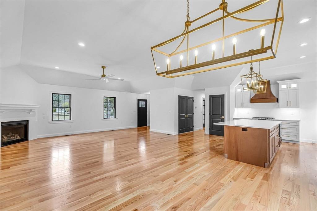 10 Nolan Lane Agawam, MA 01030