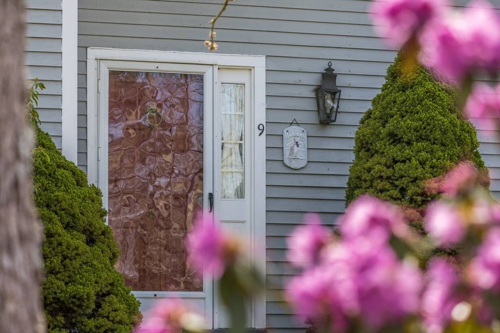 Dennis, MA 02638,9 Courier Drive