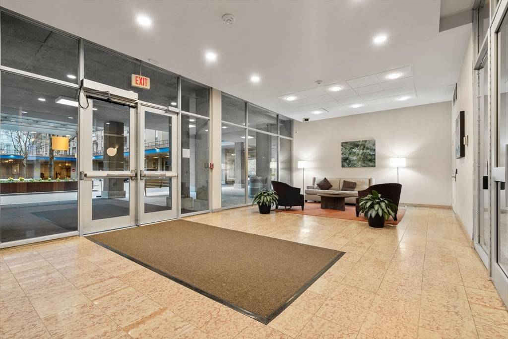 Brookline, MA 02445,77 Pond Ave #805