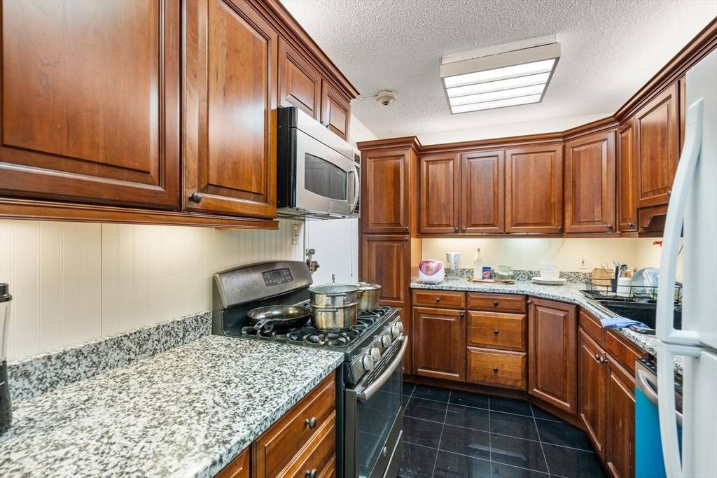 77 Pond Ave #805 Brookline, MA 02445
