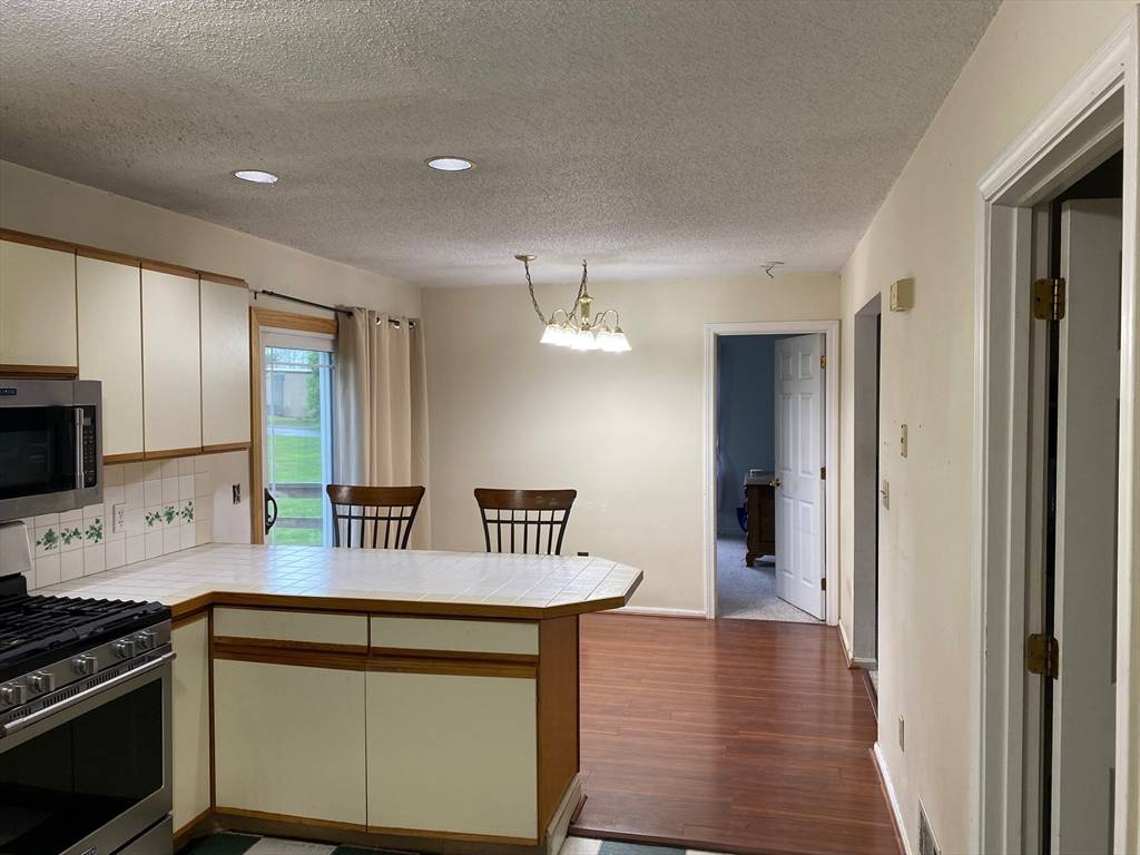 Deerfield, MA 01373,14 Plain Rd E #B