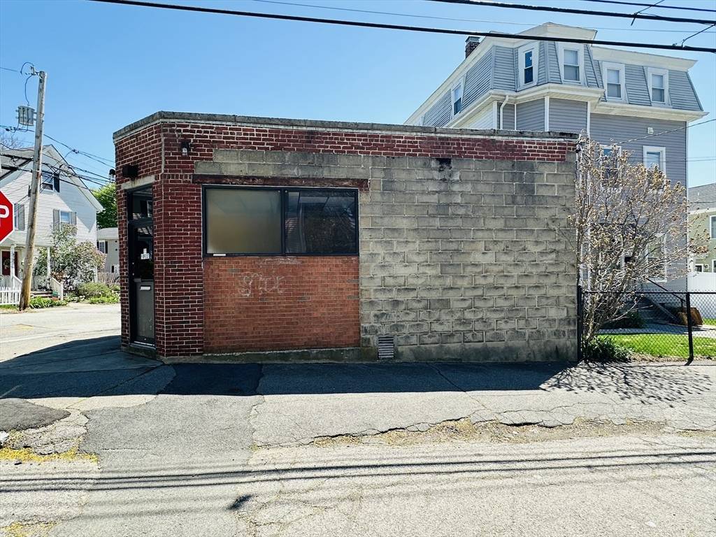Watertown, MA 02472,77 Forest St