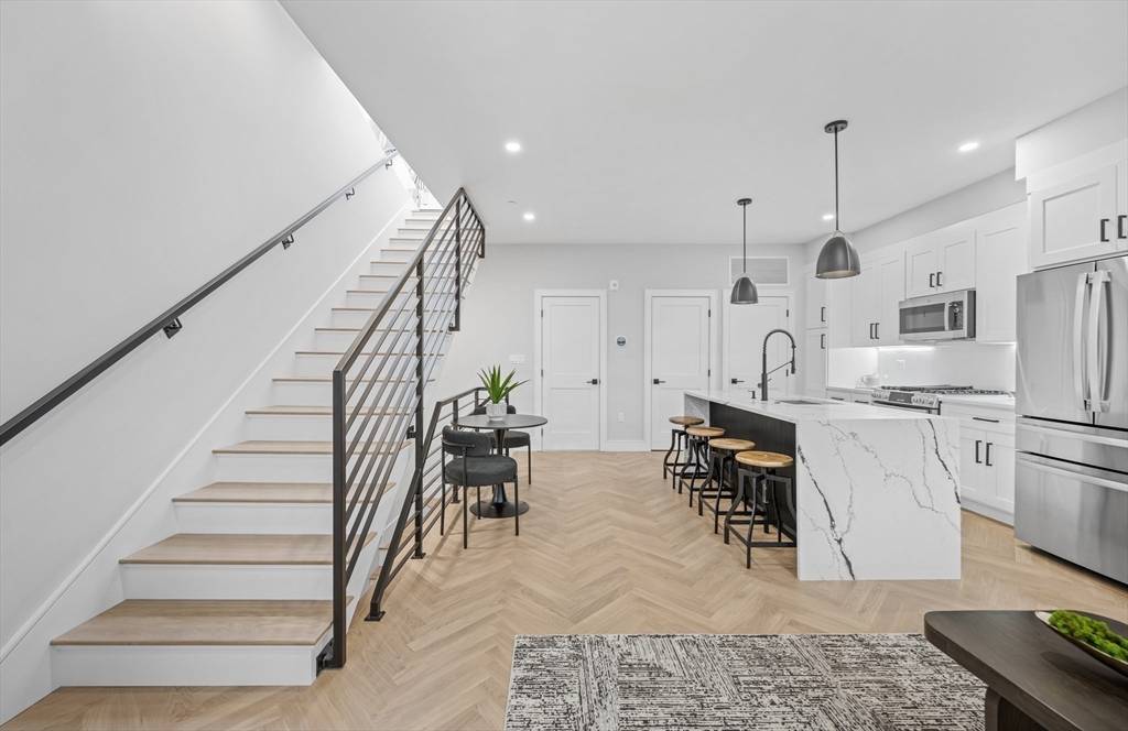 Boston, MA 02128,106 Moore #102