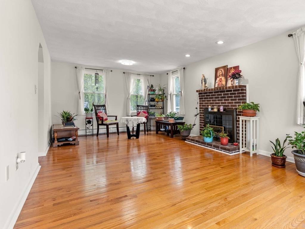 Burlington, MA 01803,11 Douglas Ave