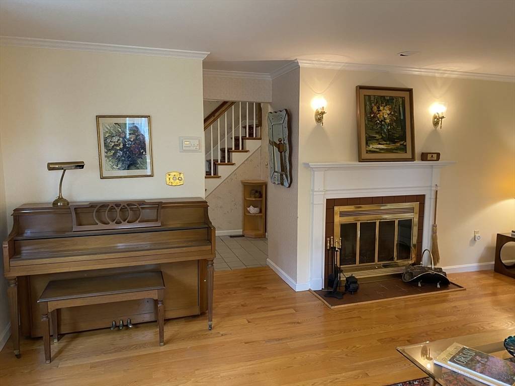 Needham, MA 02492,19 Oakland Avenue #19
