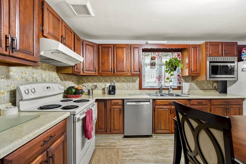 27 Winslow Street Gardner, MA 01440