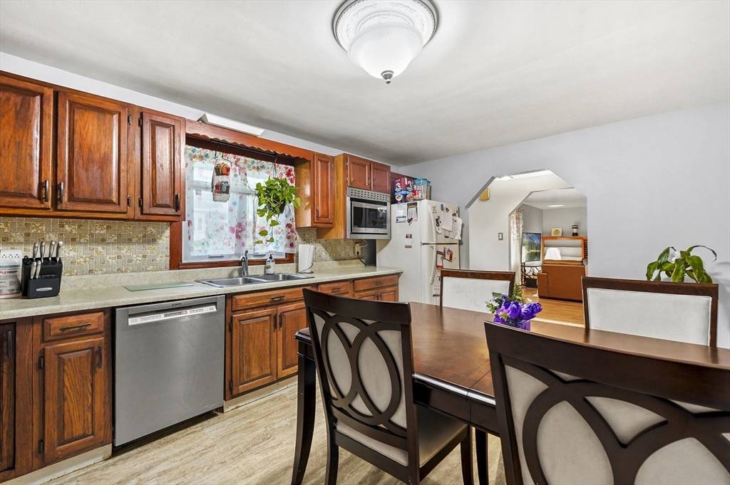 27 Winslow Street Gardner, MA 01440