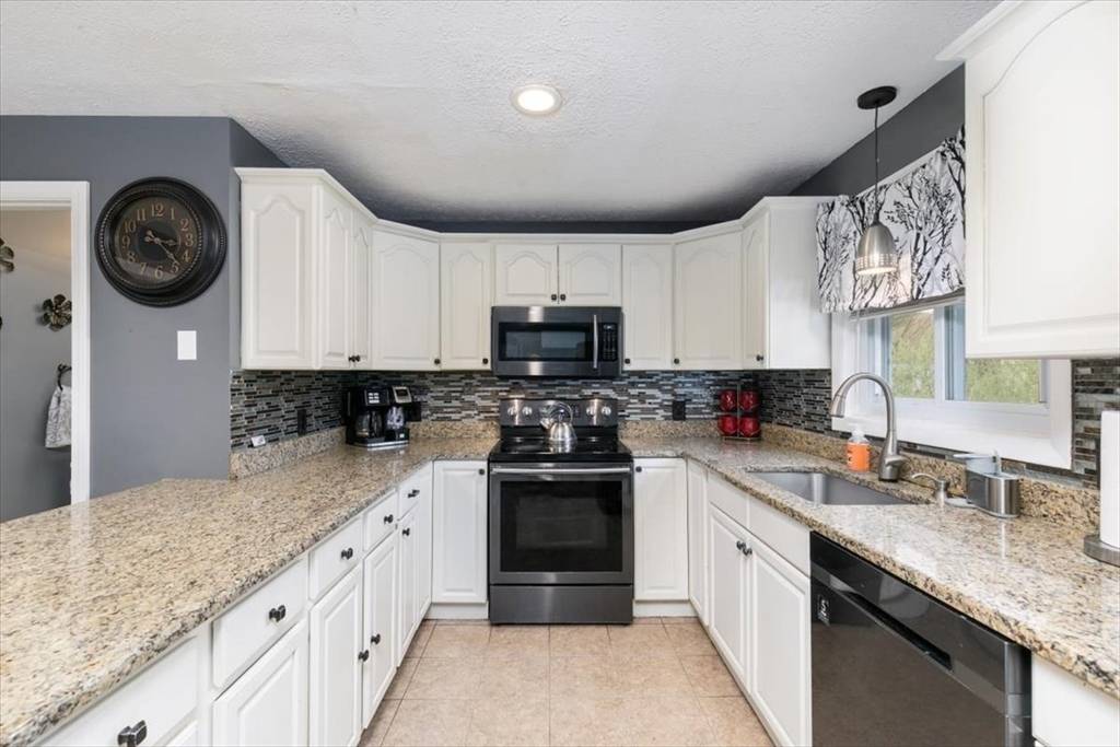 Derry, NH 03038,9 Rocco Drive #R