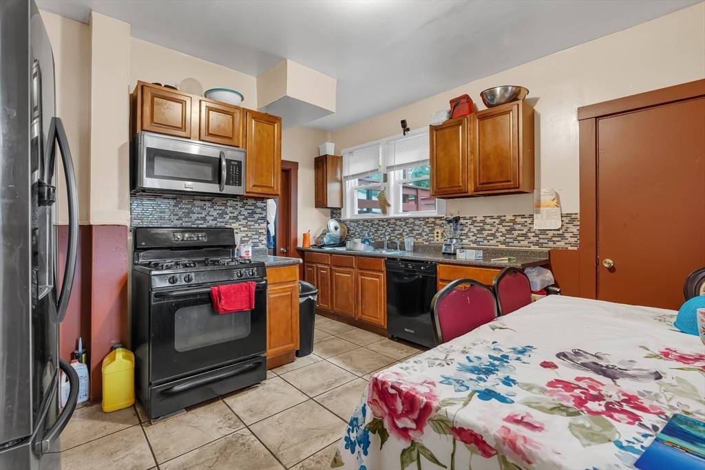 14 Manomet St Brockton, MA 02301
