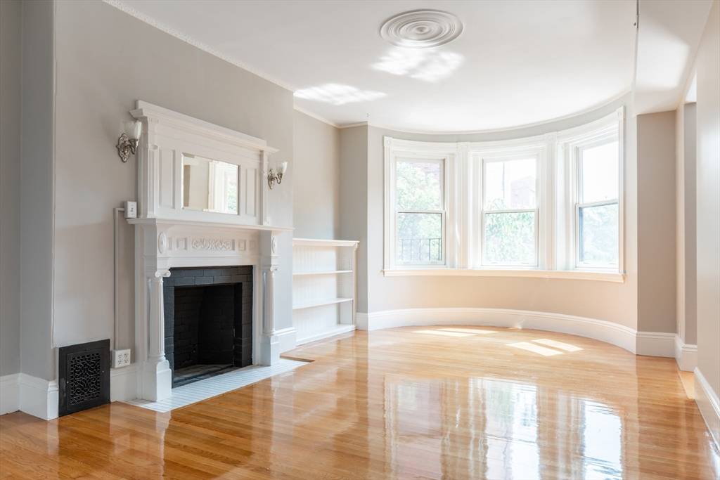 Boston, MA 02116,81 St Botolph St. #2