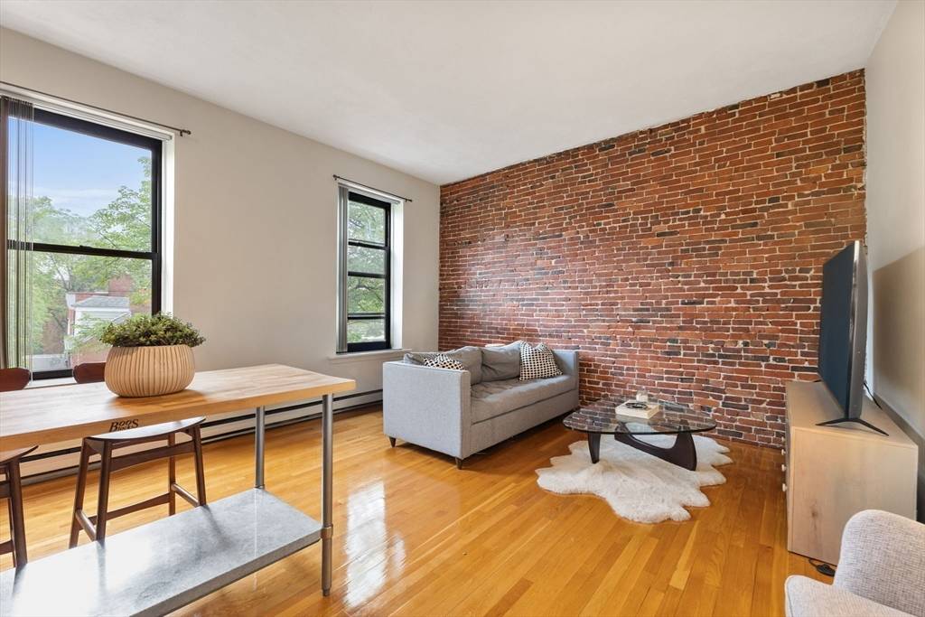 Boston, MA 02118,17 Dwight St #3