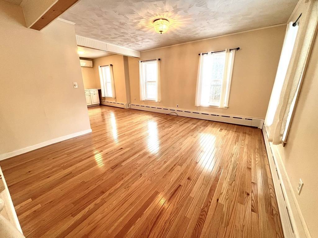 Ayer, MA 01432,15 3rd St