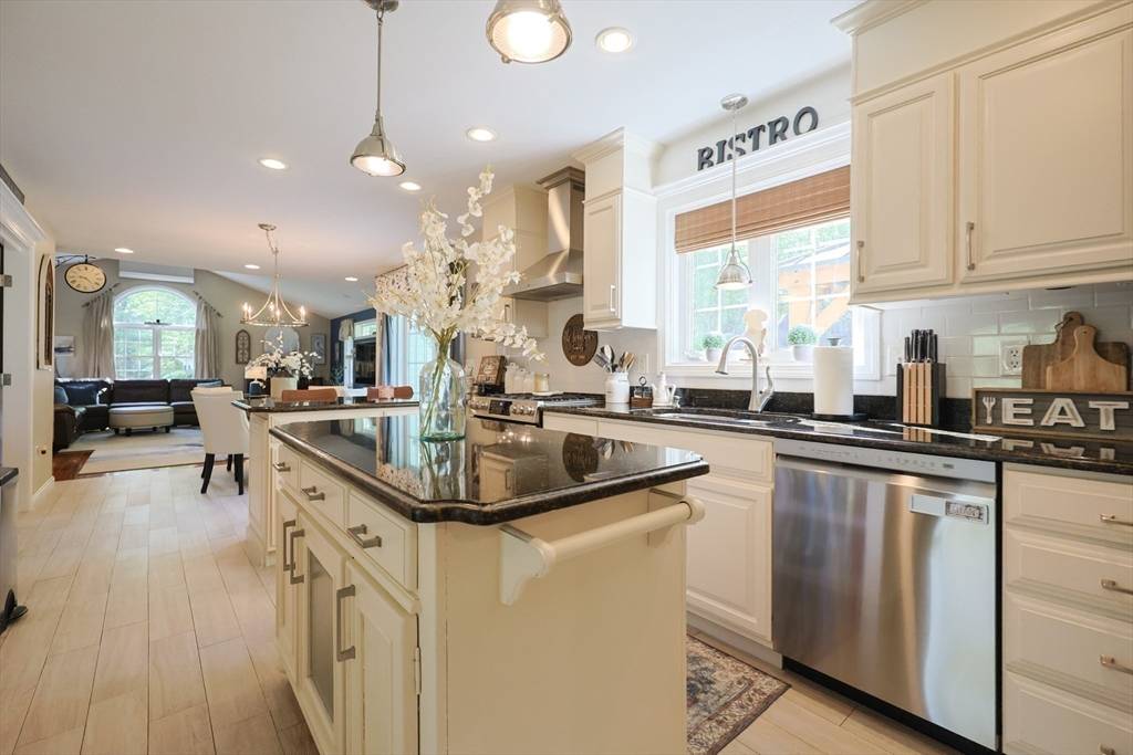 Sutton, MA 01590,16 Judith Cir