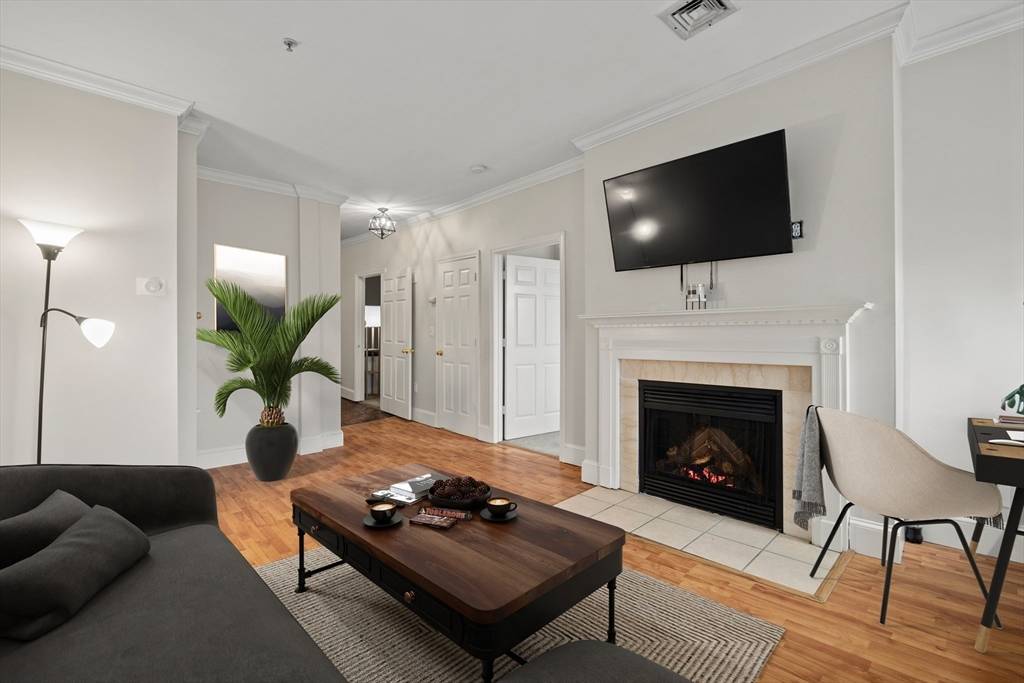 North Attleboro, MA 02760,426 Mount Hope St #402