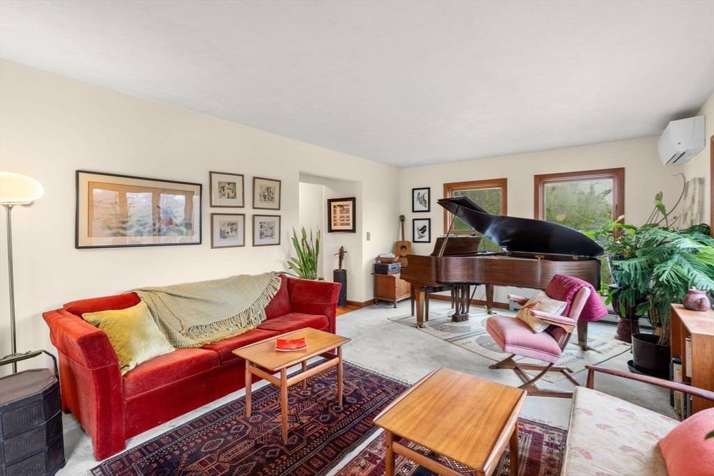 55 Hale Rd Hubbardston, MA 01452