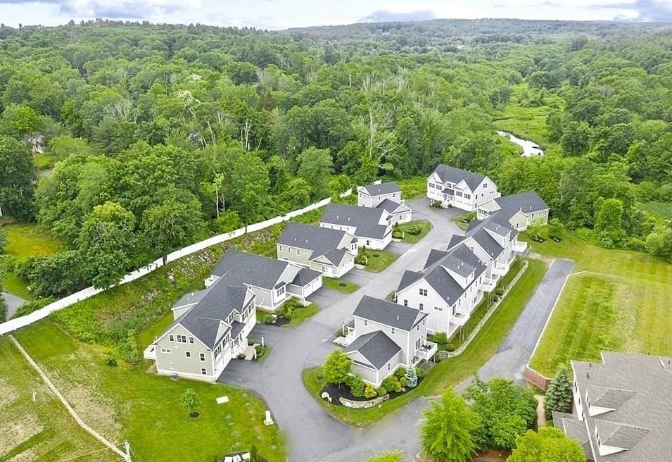 Westford, MA 01886,7 Commodore Way #7