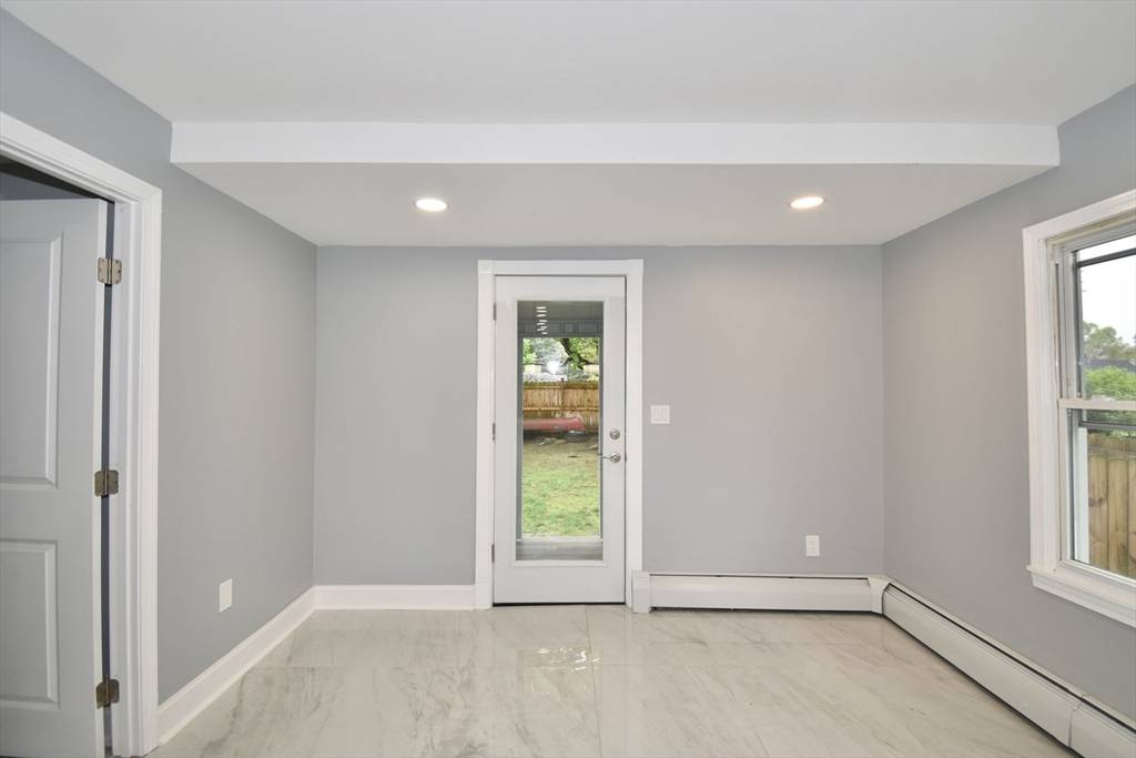 25 Pineywood Ave Wilbraham, MA 01095