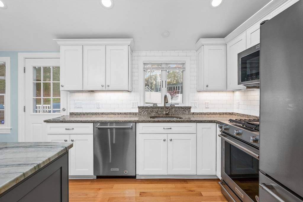359 Lake Elizabeth Dr Barnstable, MA 02632
