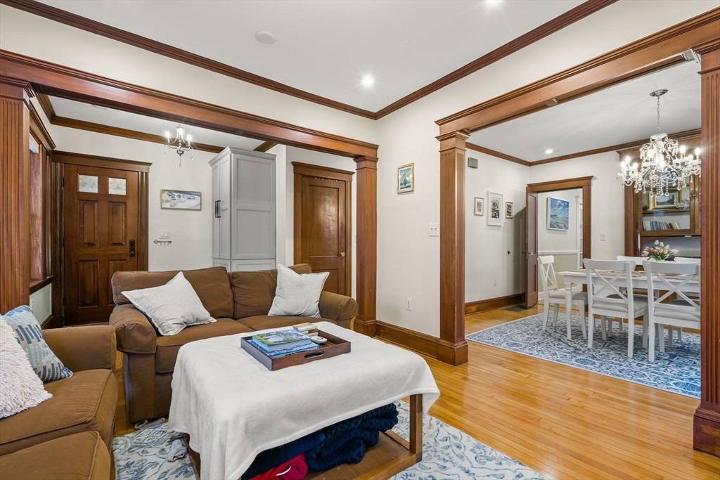 Watertown, MA 02472,17 Commonwealth Rd #1