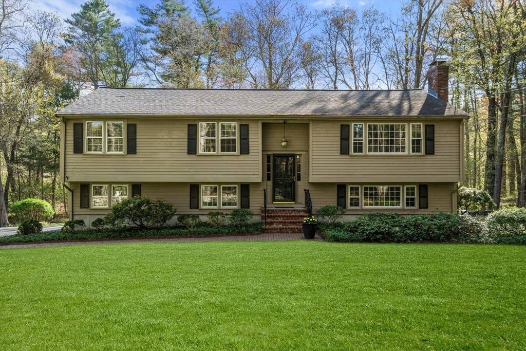 Medfield, MA 02052,26 Orchard Street