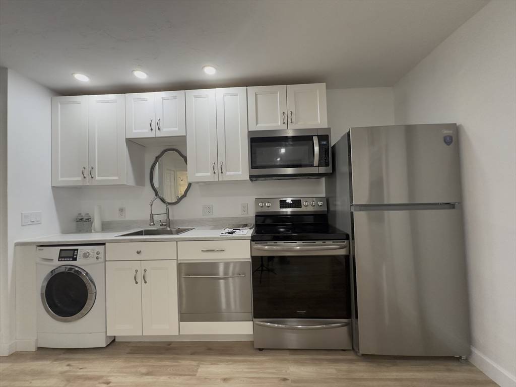 Quincy, MA 02169,195 Thomas Burgin Pkwy #206