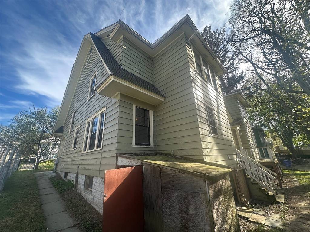Springfield, MA 01108,74-78 Leyfred Ter